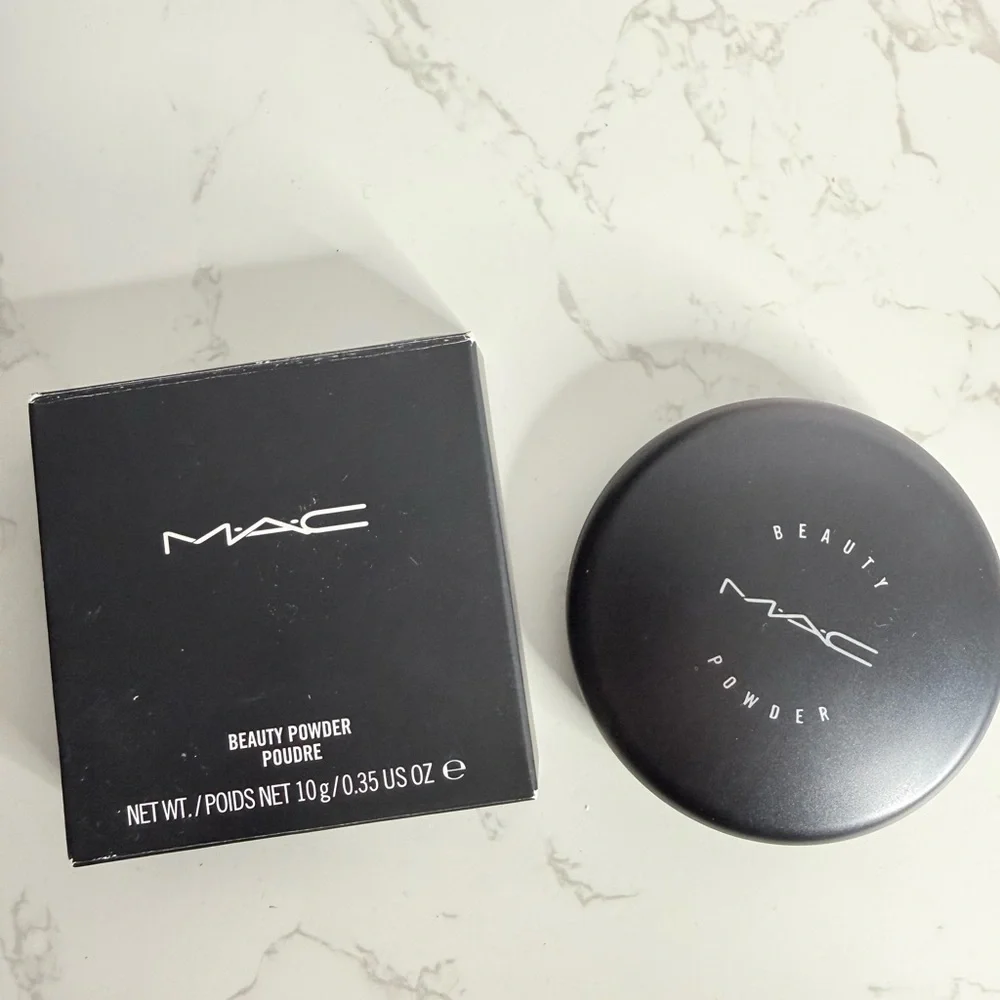 MAC Cosmetics Beauty Powder in Alpha Girl NIB - Picture 1 of 6